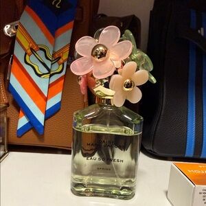 Marc Jacobs Eau So Fresh with Pink and Cream Floral Cap